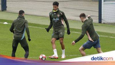 Manchester City Tuntaskan Transfer Vitor Reis