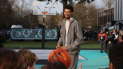 Spurs' Victor Wembanyama unveils pair of courts in hometown - ESPN
