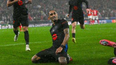 Barcelona's Raphinha hits back at Benfica insults after win - ESPN