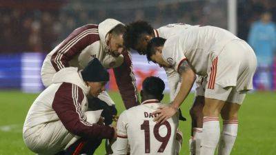 Bayern's Davies ruled out with hamstring injury