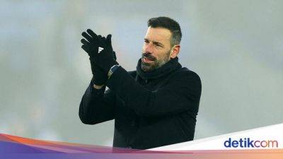 Van Nistelrooy Mau Mundur dari Leicester?
