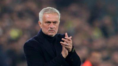 Mourinho appears to mistake Lyon physio for coach