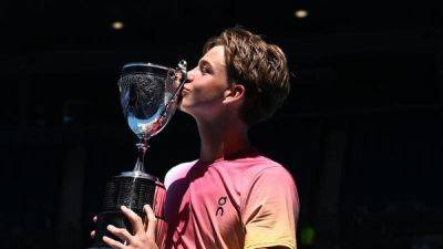 Roger Federer - Nick Kyrgios - Alexander Zverev - ‘Young Federer’ wins Australian Open boys’ title - guardian.ng - Switzerland - Usa - Australia