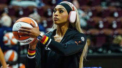 Donald Trump - Caitlin Clark - Kamala Harris - Breanna Stewart - WNBA star DiJonai Carrington flaunts explicit message on pre-game outfit directed at President Trump - foxnews.com - county Miami - state Indiana - state Connecticut
