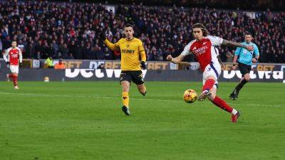 Riccardo Calafiori grabs winner as Arsenal and Wolves finish with 10 men