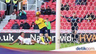 Oxford United - Gary Rowett - Reaksi Manajer soal Debut Ole Romeny di Oxford - sport.detik.com - Indonesia