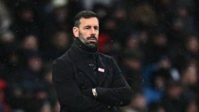 Veteran Vardy leading by example, says Leicester boss Van Nistelrooy
