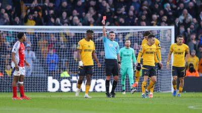 PGMOL 'appalled' by Michael Oliver abuse after Arsenal red - ESPN