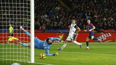Barcelona end LaLiga winless run with 7-1 thrashing of Valencia