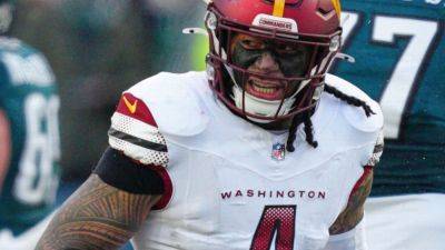Frankie Luvu's goal-line 'timing' led to Commanders' flags - ESPN