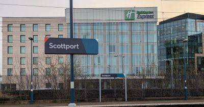 Davina Maccall - Stockport train station changes its name for 24 hours as baffled passengers ask 'what's going on' - manchestereveningnews.co.uk
