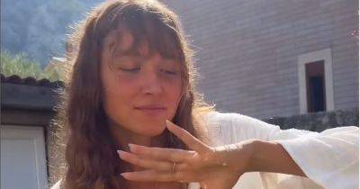Woman eats raw bison, bone marrow and raw goats milk for breakfast despite health risks - manchestereveningnews.co.uk - Britain - Usa - county Ashley