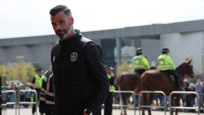 Motherwell manager Kettlewell resigns over fan abuse