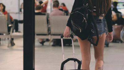 Bare feet, obscene t-shirts and body art: Watch out for these dress code violations on flights - euronews.com - Usa