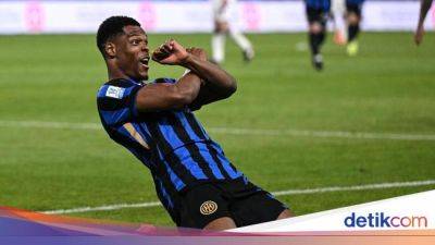 Theo Hernandez - Denzel Dumfries - Federico Dimarco - Patrick Vieira - Inter Milan - Giovanni Di-Lorenzo - Marco Van-Basten - Wesley Sneijder - Ruud Gullit - Frank Rijkaard - Mamma Mia Dumfries! - sport.detik.com - county Park