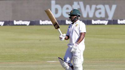 Rickelton reaches 50 as South Africa 72-3 at lunch v Pakistan
