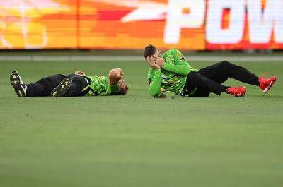 Cameron Bancroft - Daniel Sams - WATCH | Sydney Thunder duo conscious after Big Bash horror collision - news24.com - Australia - South Africa - parish Cameron