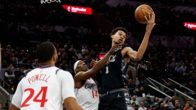 Ty Lue - Spurs' Victor Wembanyama says refs' lack of calls 'feels unfair' - ESPN - espn.com - county Harrison - county Barnes