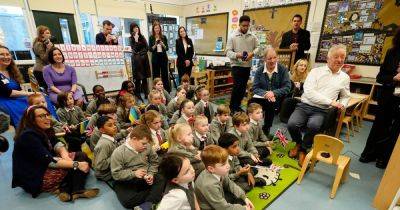 Kids are 'speaking like Americans' and 'can’t climb stairs' due to too much screen time - manchestereveningnews.co.uk - Usa