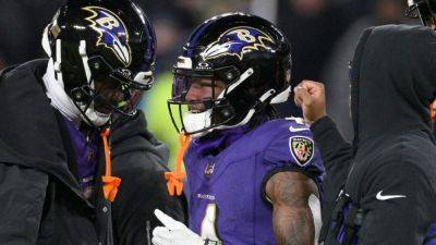 Baltimore Ravens WR Zay Flowers exits win with knee injury - ESPN