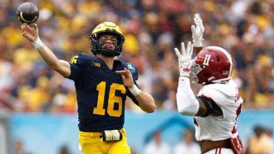 Michigan QB Davis Warren says he tore ACL in bowl game - ESPN