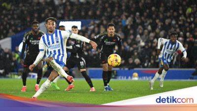 Mikel Arteta - Anthony Taylor - William Saliba - Ethan Nwaneri - Arsenal Gagal Menang karena Penalti 'Aneh' Brighton - sport.detik.com