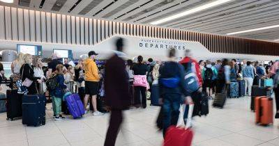 BREAKING: Manchester Airport closes runways due to heavy snow - manchestereveningnews.co.uk