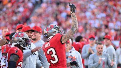 Bucs rally to win NFC South; late catch gives Evans 1K yards - ESPN