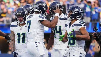 Seahawks' Geno Smith cashes in on $6M in escalators after win - ESPN