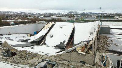 Roof collapses under heavy snow at Kerry sports complex - rte.ie
