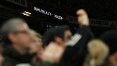 Ryan Giggs - Alex Ferguson - David Beckham - Paul Scholes - Nicky Butt - Ferguson and Beckham pay respects to Man Utd icon Kath Phipps - channelnewsasia.com - county Beckham