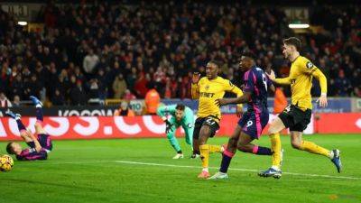 Forest beat Wolves for sixth straight Premier League win