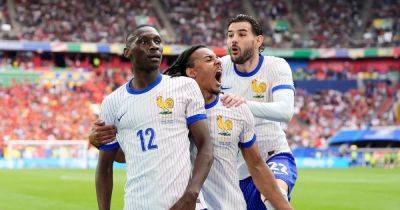 Manchester United could solve two transfer problems with Randal Kolo Muani deal