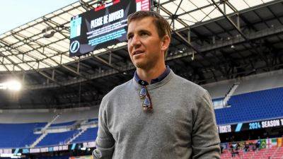 Brian Daboll - Joe Schoen - John Mara - Giants legend Eli Manning backs team's decision to stick with Brian Daboll, Joe Schoen despite woeful season - foxnews.com - Usa - New York
