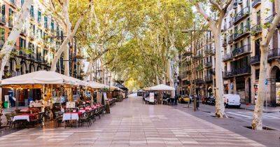 Man travels to Spain – what he finds hidden behind shop leaves him gobsmacked - manchestereveningnews.co.uk - Spain