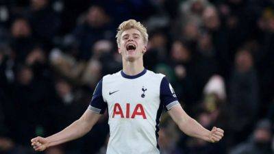 Virgil Van-Dijk - Arne Slot - Stuart Attwell - Liverpool incensed as Tottenham match-winner Bergvall escapes red card - channelnewsasia.com - Sweden - county Lucas
