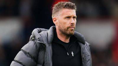 Rob Edwards steps down as Luton Town manager amid relegation battle - rte.ie - county Edwards