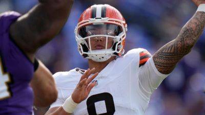 Browns bench Joe Flacco, turn to Dillon Gabriel as starting QB - ESPN