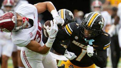 Alabama WR Derek Meadows exits after violent hit at Missouri - ESPN