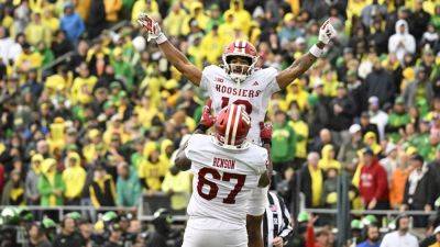 Indiana soars to No. 3 in AP Top 25; Texas, USC re-enter poll - ESPN