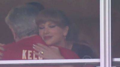 Travis Kelce - Caitlin Clark - Taylor Swift - Taylor Swift, Caitlin Clark hang out in suite at Lions-Chiefs - ESPN - espn.com - state Indiana