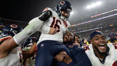 Bears' Jake Moody hits winning field goal after whirlwind day - ESPN