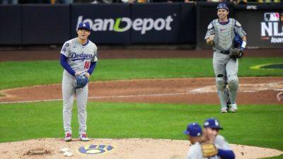 Justin Verlander - Corey Seager - Max Muncy - Yoshinobu Yamamoto pitches Dodgers to 2-0 NLCS lead vs. Brewers - ESPN - espn.com - New York - Los Angeles - county Stone - county St. Louis