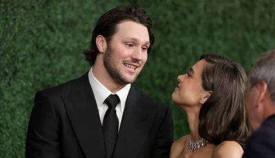 Josh Allen - Warner Bros - Bills quarterback Josh Allen reveals what newlywed wife Hailee Steinfeld taught him about life - foxnews.com - state California - state Louisiana - parish Orleans