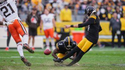 Source: Players miffed over surface at Steelers' Acrisure Stadium - ESPN