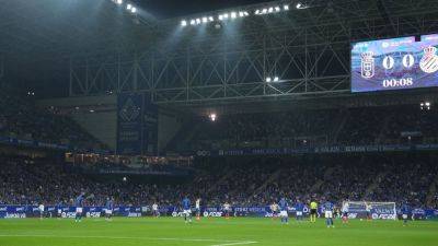 Hansi Flick - LaLiga players pause game to protest Barcelona match in Miami - ESPN - espn.com - Spain - Usa - county Miami