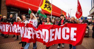 Thousands take to the streets for Welsh independence march