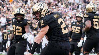 Diego Pavia's 3 TDs help No. 17 Vanderbilt outlast No. 10 LSU - ESPN