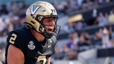 Alabama, Georgia rise into top 5 of AP poll after upheaval - ESPN