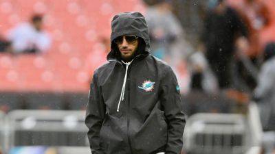 Mike McDaniel: Focus on 1-6 Dolphins, not my own job - ESPN
